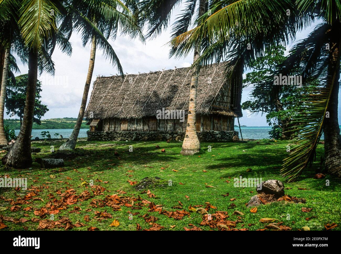 Maison de réunion traditionnelle pour hommes (fauluw). Yap, États fédérés de Micronésie. Banque D'Images