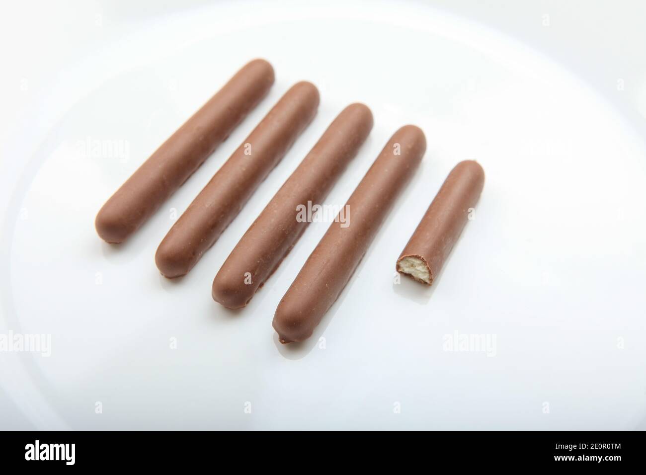 Biscuits de doigts au chocolat Cadbury Banque D'Images