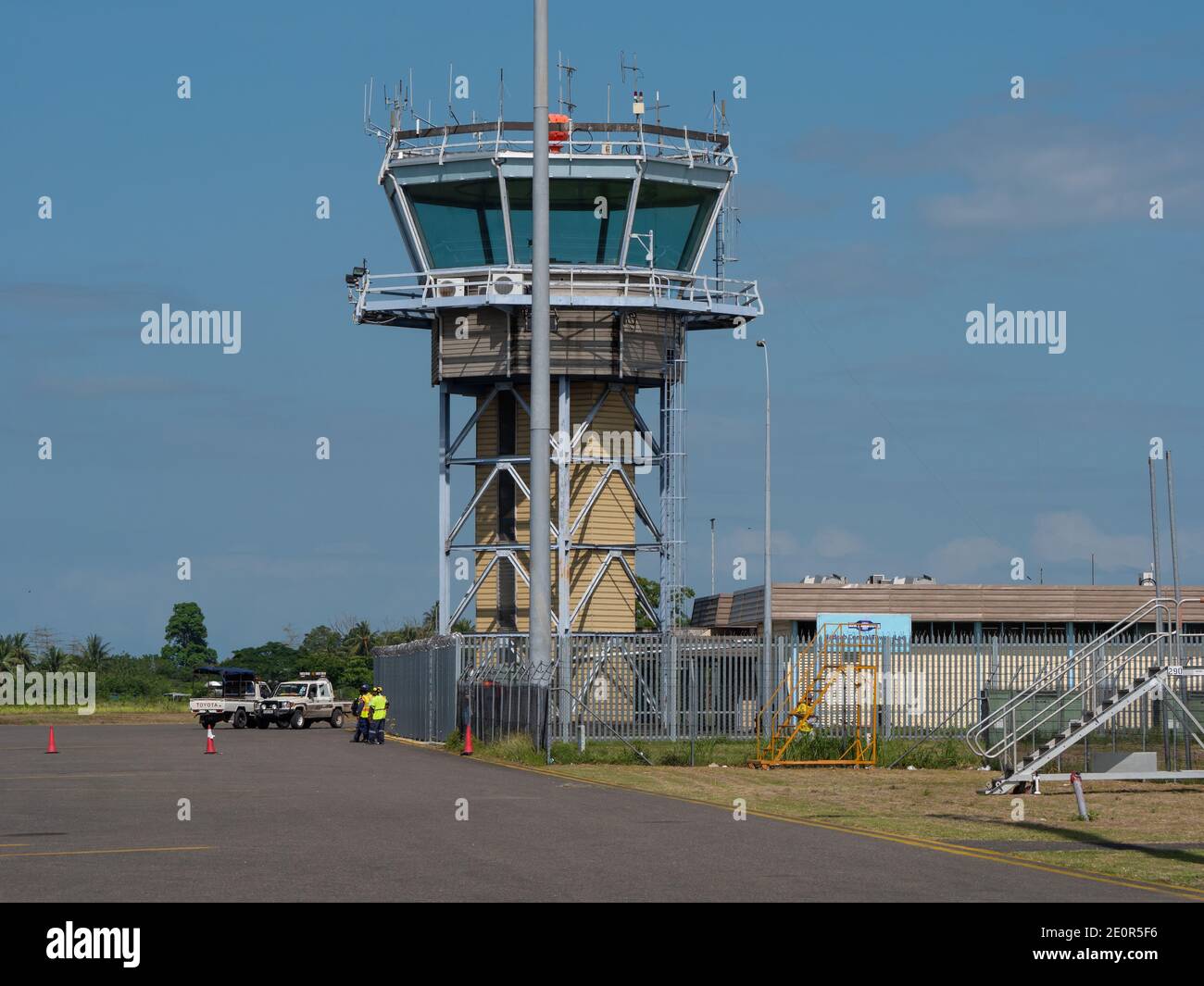 Tour de contrôle de l'aéroport de Nadzab à Lae, la capitale de la province de Morobe et la deuxième plus grande ville de Papouasie-Nouvelle-Guinée. Banque D'Images