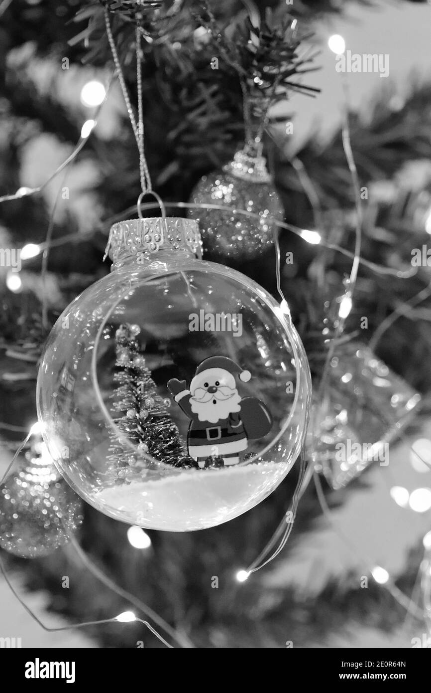 Arrière-plan Noël décorations de Noël avec lumières floues Banque D'Images