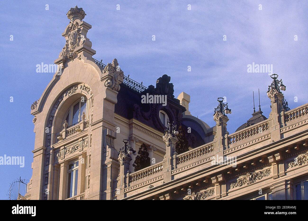 EXTÉRIEUR - REMATE DEL CASINO - 1910 - EDIFICIO SITUADO EN LA CALLE ALCALA Nº 15. AUTEUR: ESTEVE FERNANDEZ-CABALLERO LUIS. Emplacement : CASINO. MADRID. ESPAGNE. Banque D'Images