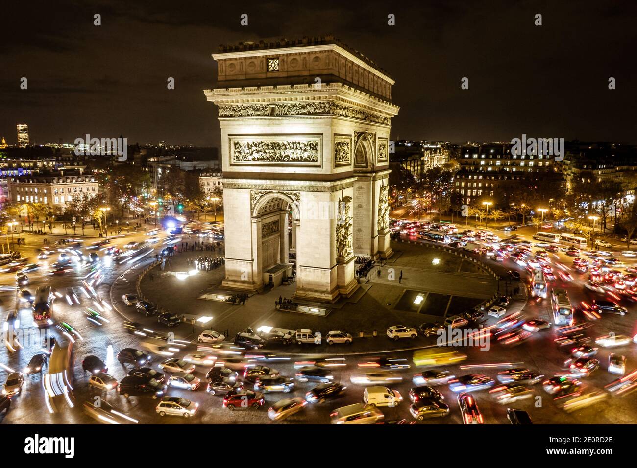 Arc de triomphe la nuit drone Banque de photographies et d'images à haute  résolution - Alamy