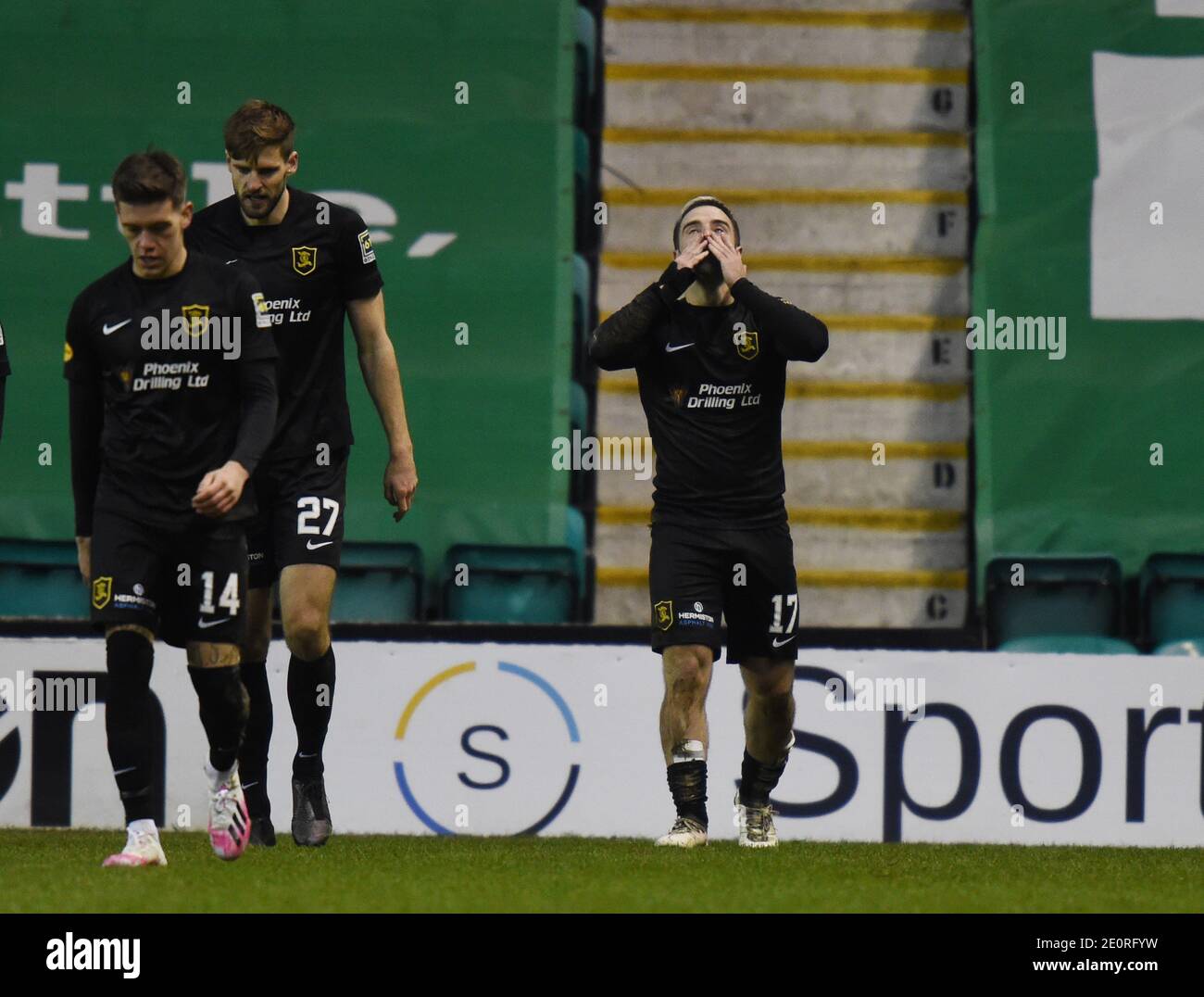 Easter Road Stadium Édimbourg. Scotland.UK 2 janvier 21 Scottish Premiership Match Hibernian vs Livingston . Livingston Scott Robinson célèbre son objectif crédit : eric mccowat/Alay Live News Banque D'Images