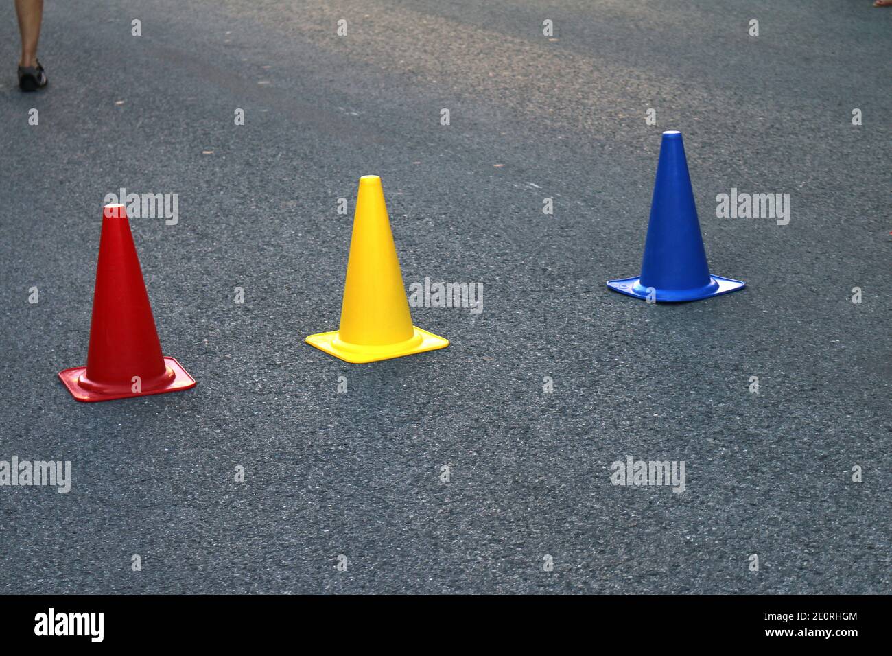 Pas de frontière d'entrée par le biais de Cones Banque D'Images