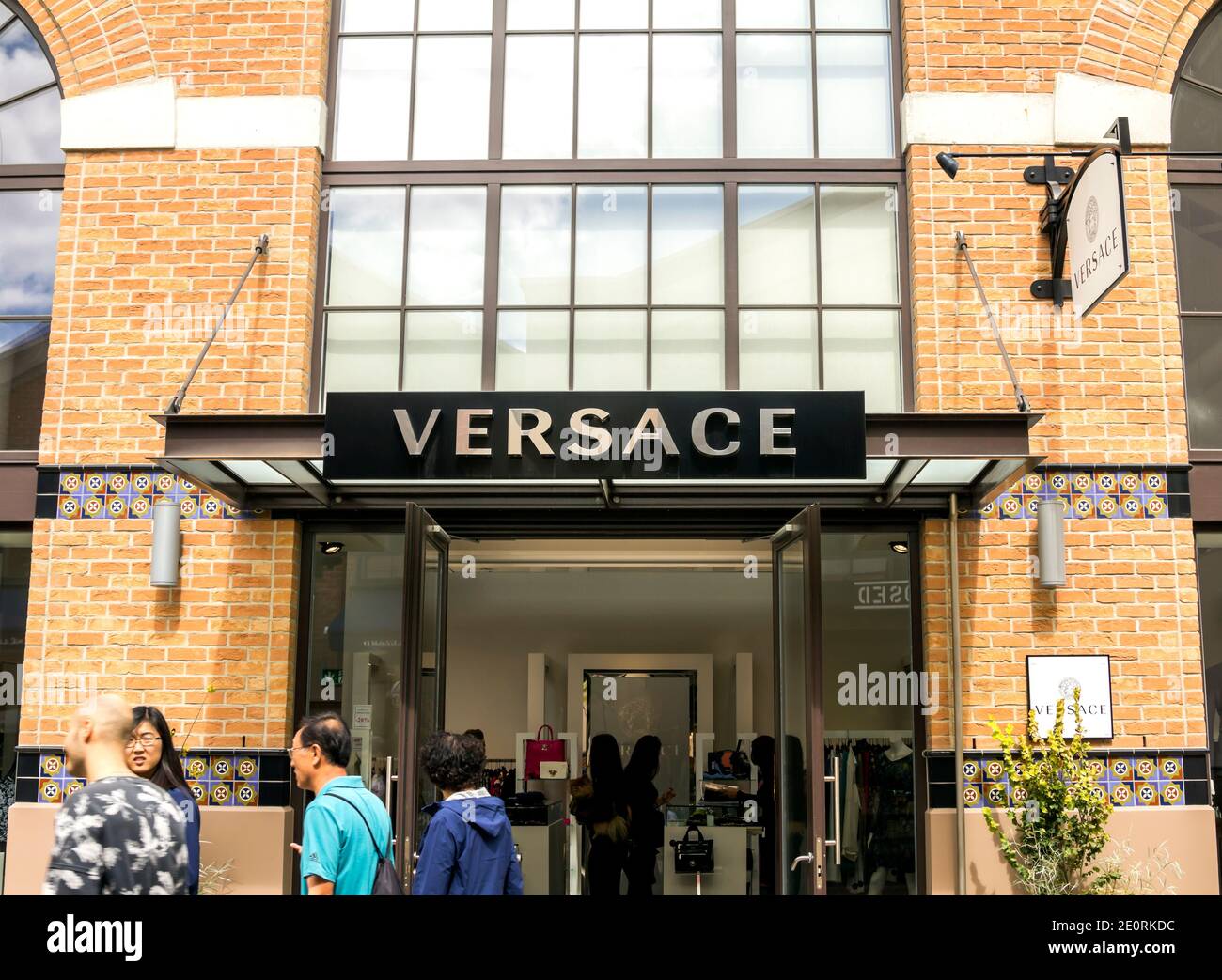 INGOLSTADT, ALLEMAGNE : magasin de mode Versace en Allemagne .Versace, est  une entreprise de mode de luxe italienne et un nom commercial fondé par  Gianni Versace Photo Stock - Alamy