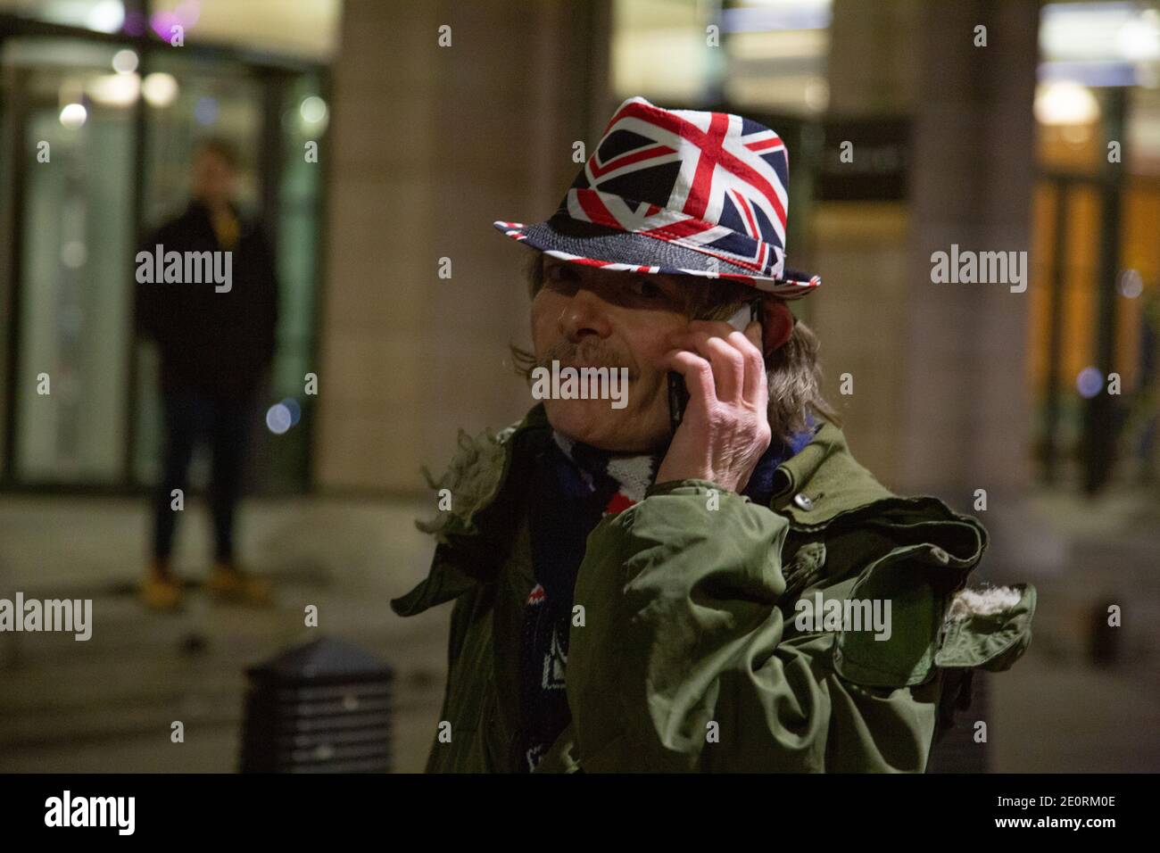 Un homme appelé Lee est venu célébrer la fin de la période de transition entre le Royaume-Uni et l'Europe — 31. Décembre 2020, Angleterre, Londres, Royaume-Uni Banque D'Images