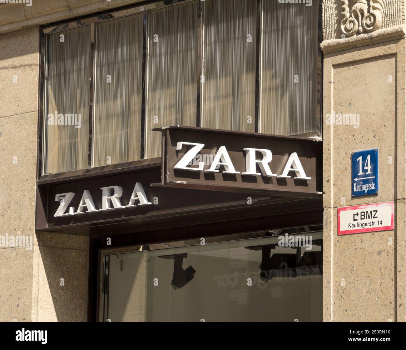 Munich, Allemagne : signe Zara à Madrid. Zara est un détaillant espagnol de vêtements et d'accessoires. Banque D'Images