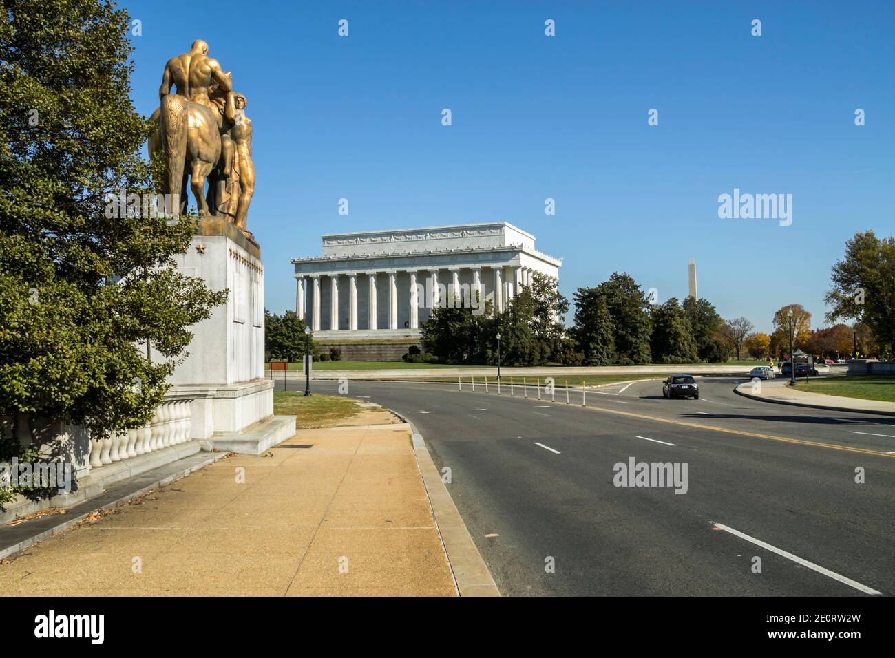 Washington DC, statue à l'extrémité du Memorial Bridge sur le fleuve Potomac Banque D'Images