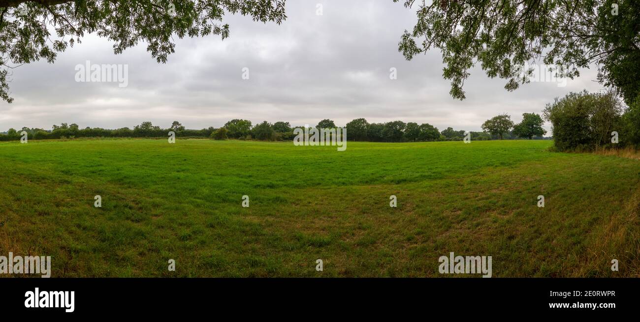 Vue panoramique depuis le point de vue du champ de bataille (VOIR LES NOTES) sur la promenade de Battlefield Trail Walk, Bosworth Battlefield Heritage Centre, Market Bosworth, Royaume-Uni. Banque D'Images