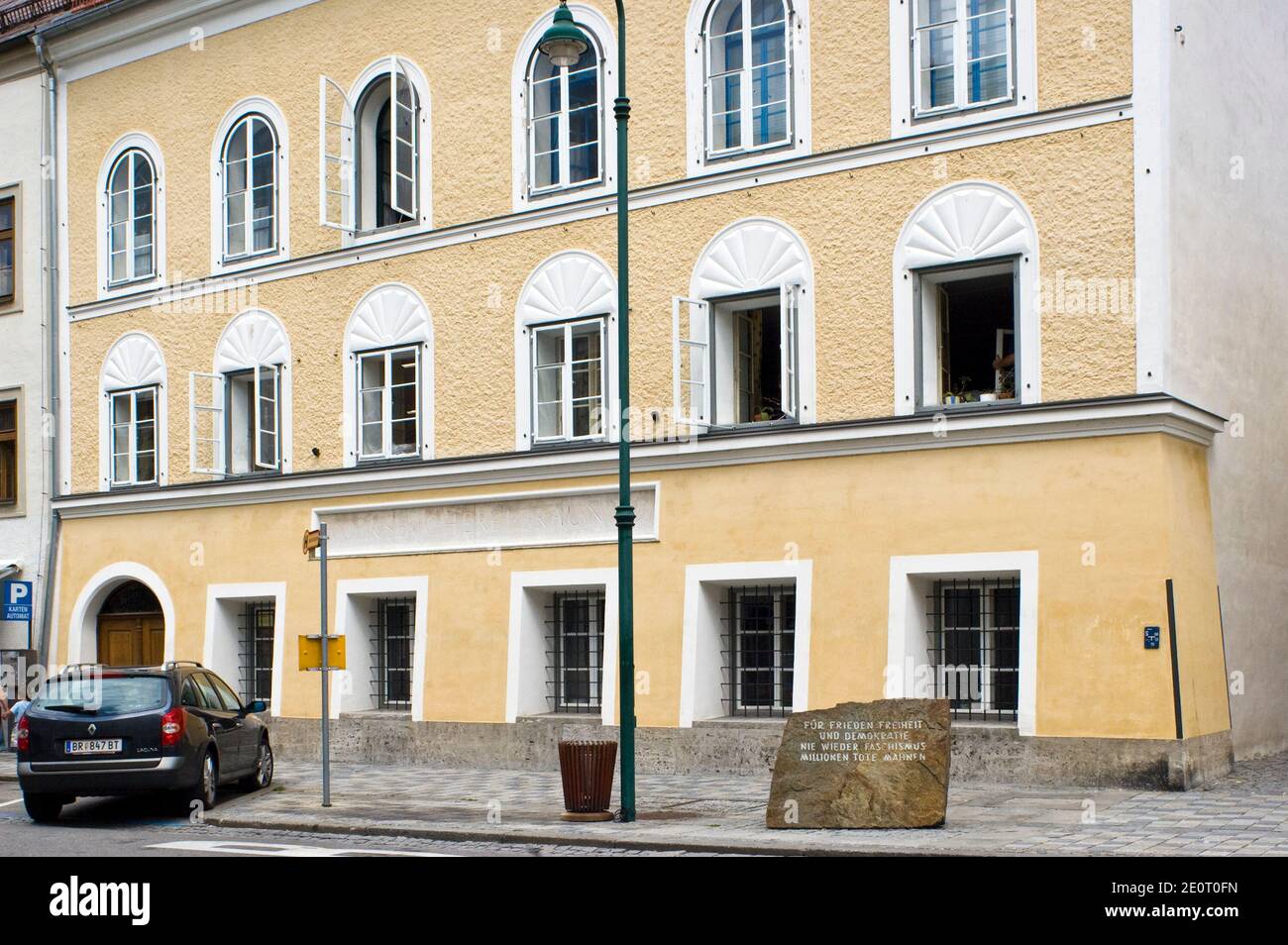 Adolf Hitler est né en 1889 dans ce bâtiment (aujourd'hui une bibliothèque publique) à Braunau am Inn, en Autriche. Banque D'Images
