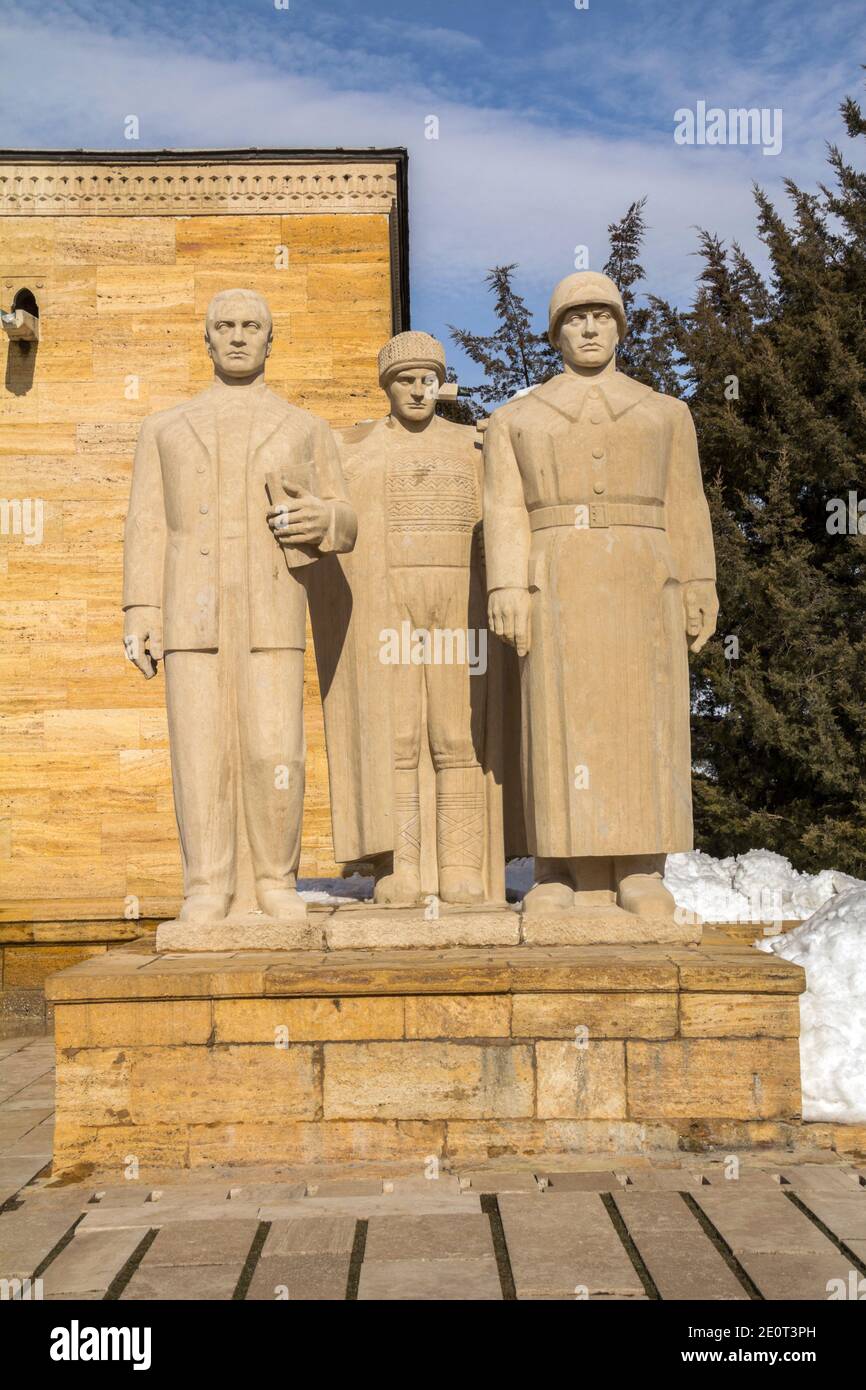 Sculpture des hommes turcs située à l'entrée de la route des Lions, Anitkabir, Ankara, Turquie Banque D'Images