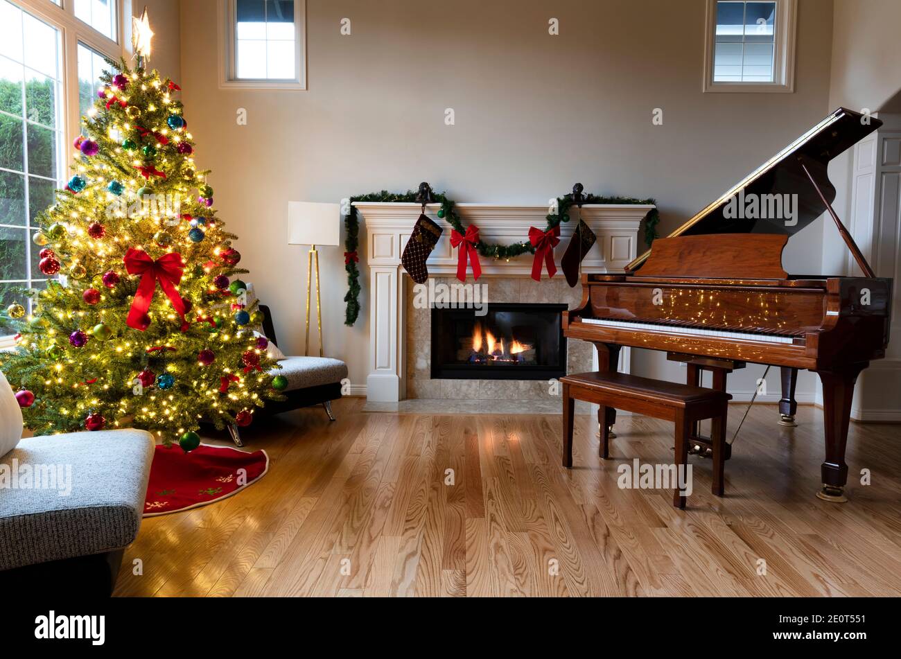 Maison salon entièrement décoré pour les fêtes de Noël ou de nouveau Année saison des fêtes Banque D'Images
