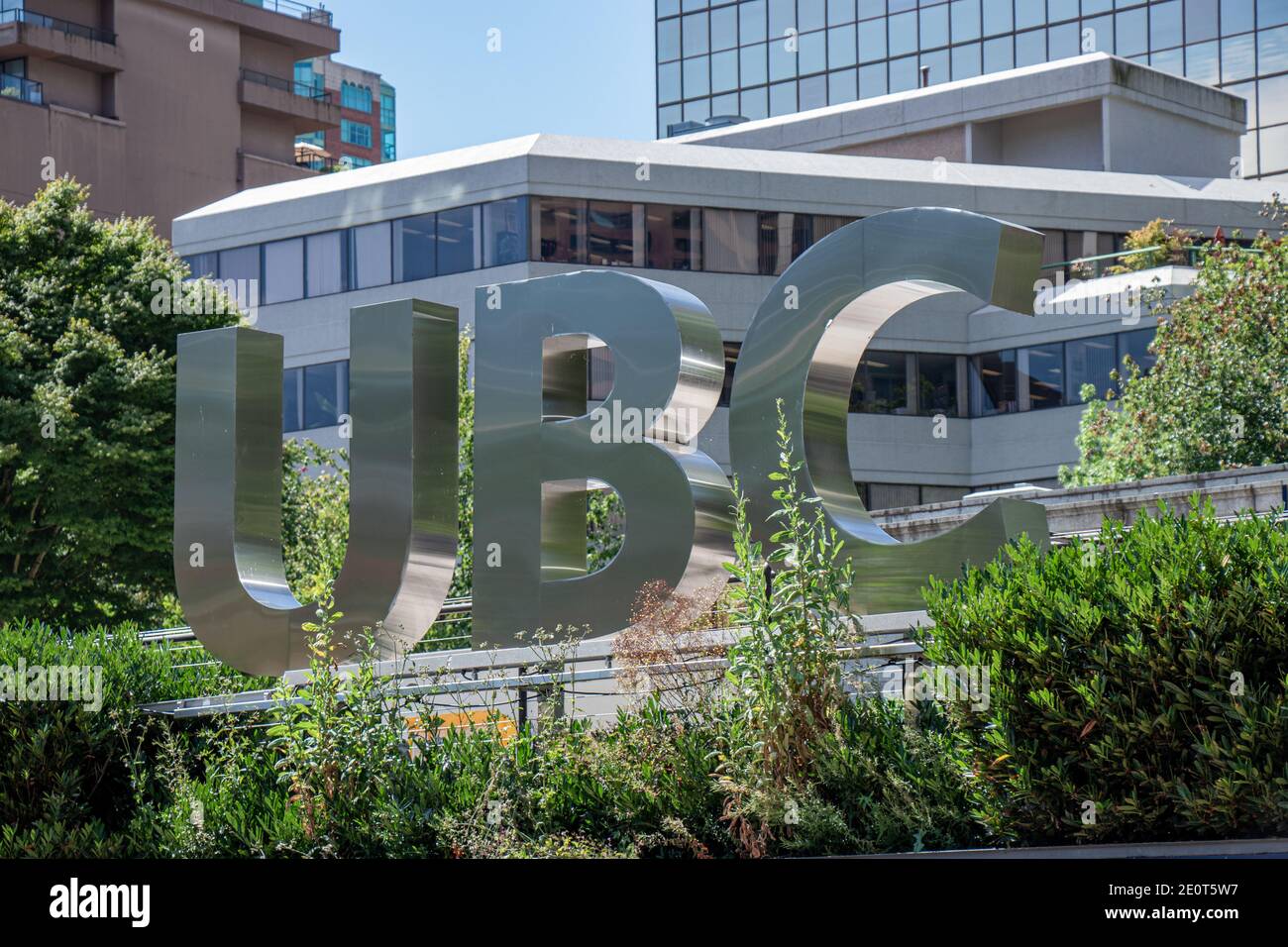 Vancouver, Canada - juin 29,2020 : vue du panneau UBC Robson Square dans le centre-ville de Vancouver. Jour ensoleillé. Banque D'Images