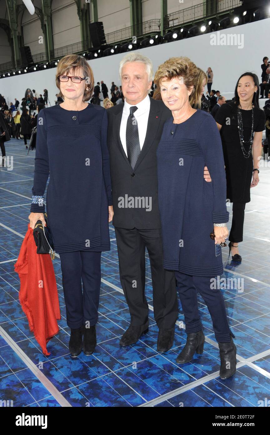 Michel Sardou et sa femme Anne-Marie Perier assistent au salon de la collection prêt-à-porter Printemps-été 2013 de Chanel qui s'est tenu au Grand Palais à Paris, en France, le 2 octobre 2012. Photo de Thierry Orban/ABACAPRESS.COM Banque D'Images