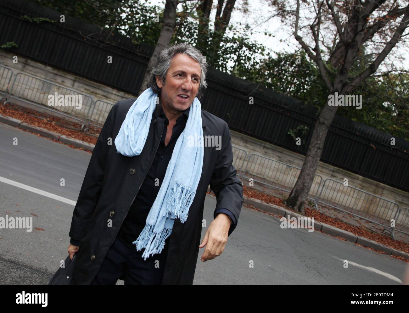 EXCLUSIVITÉ - Richard Anconina arrivant au Studio Gabriel pour la mise en page du spectacle de Michel Drucker à Paris, France, le 9,2012 octobre. Photo de Denis Guignebourg/ABACAPRESS.COM Banque D'Images