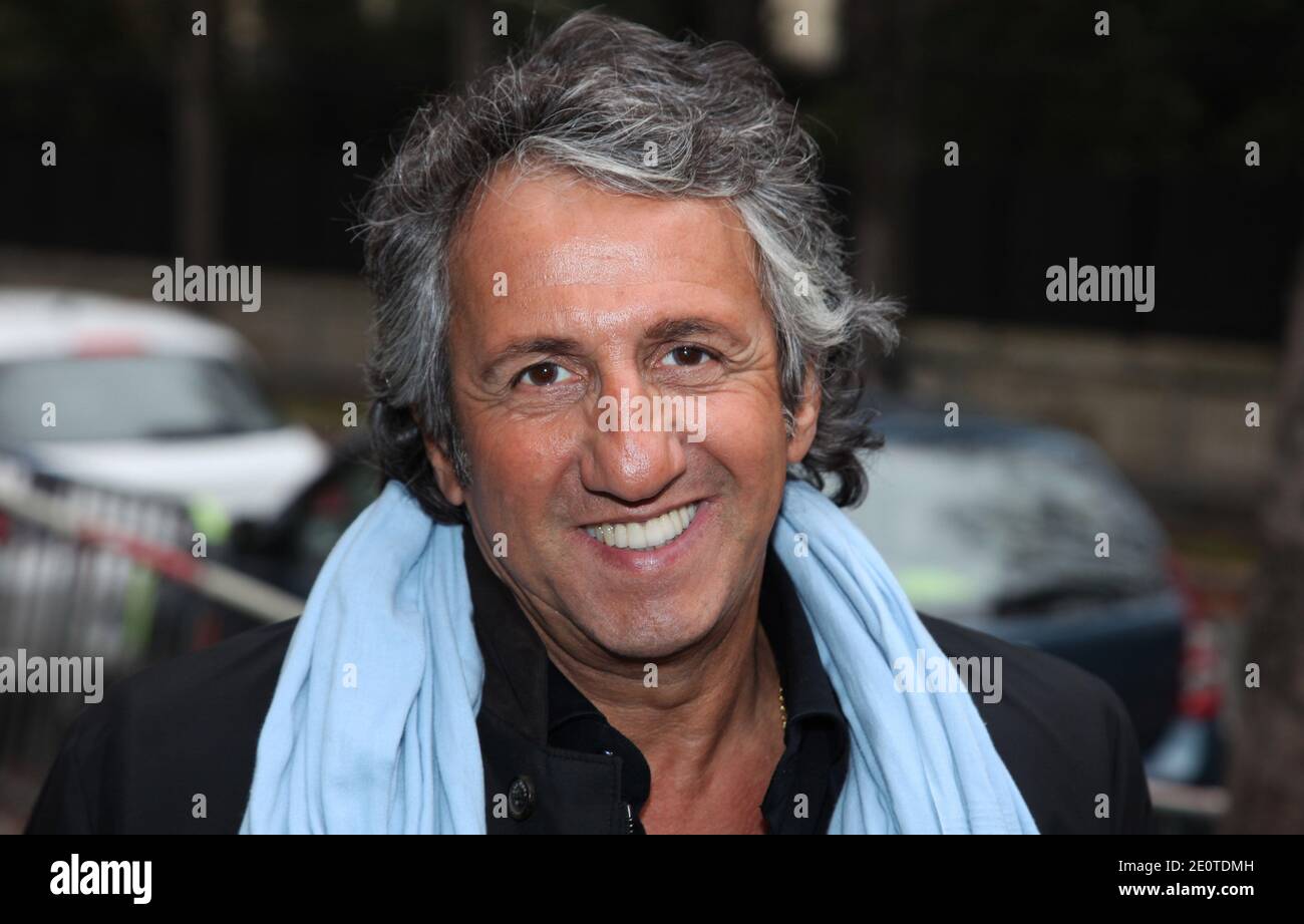 EXCLUSIVITÉ - Richard Anconina arrivant au Studio Gabriel pour la mise en page du spectacle de Michel Drucker à Paris, France, le 9,2012 octobre. Photo de Denis Guignebourg/ABACAPRESS.COM Banque D'Images