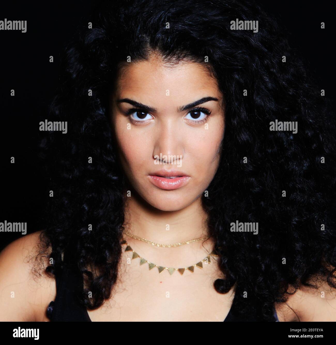 EXCLUSIVE - Sabrina Ouazani pose au 17ème Festival International du film des jeunes réalisateurs de Saint-Jean-de-Luz, à Saint-Jean-de-Luz, le 11 octobre 2012. Photo de Jerome Domine/ABACAPRESS.COM Banque D'Images