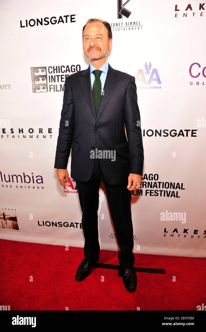 Fisher Stevens arrive pour la première mondiale de 'Stand Up Guys' qui ouvre le 48e Festival international du film de Chicago au Harris Theatre à Chicago, Illinois, États-Unis, le 11 octobre 2012. Photo de Cindy Barrymore/ABACAPRESS.COM Banque D'Images