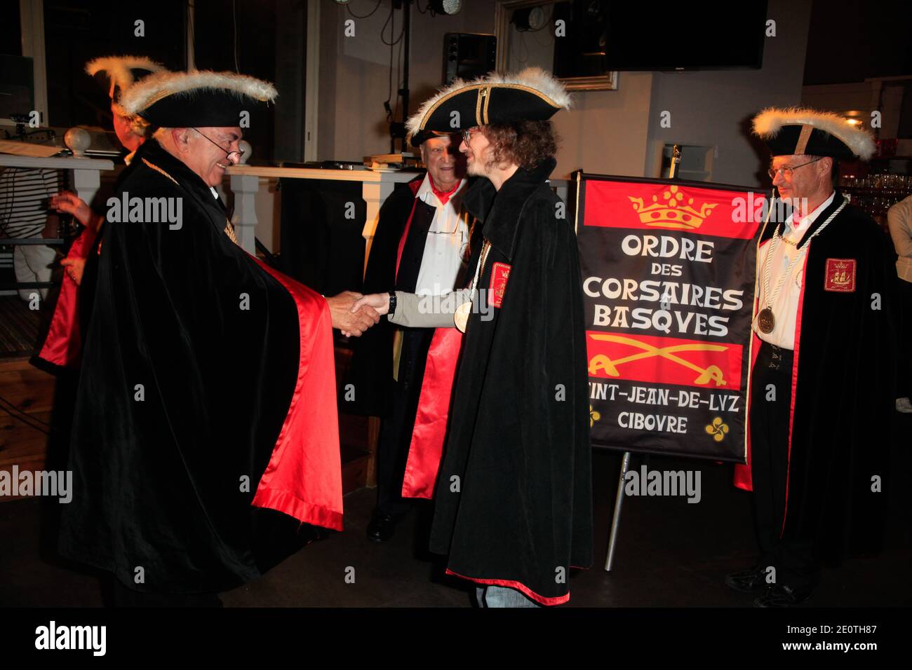 Julien Courbey est récompensé par 'l'ordre des corsaires Basques' au casino de Saint-Jean-de-Luz, France, le 13 octobre 2012. Photo de Jerome Domine/ABACAPRESS.COM Banque D'Images