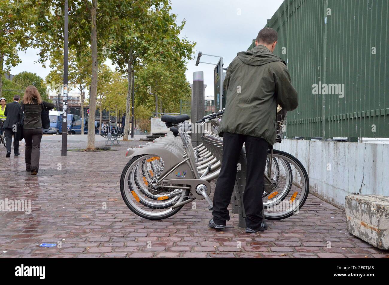 V los du syst me de location de v los Velib stand dans une