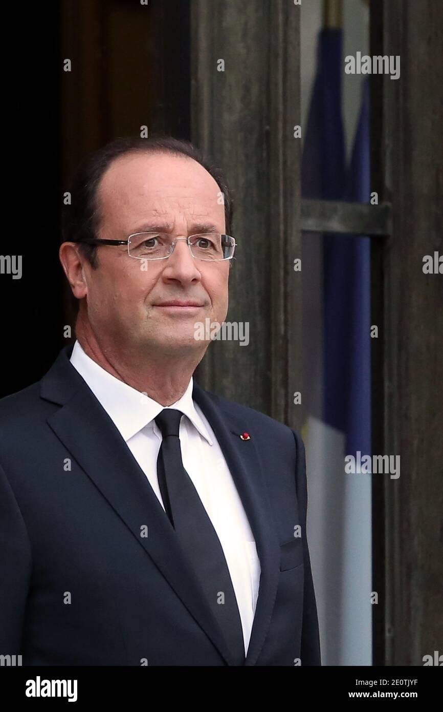 Le président français François Hollande attend le président mexicain Enrique Pena Nieto avant une réunion au Palais présidentiel de l'Elysée, à Paris, en France, le 17 octobre 2012. Photo de Stephane Lemouton/ABACAPRESS.COM Banque D'Images