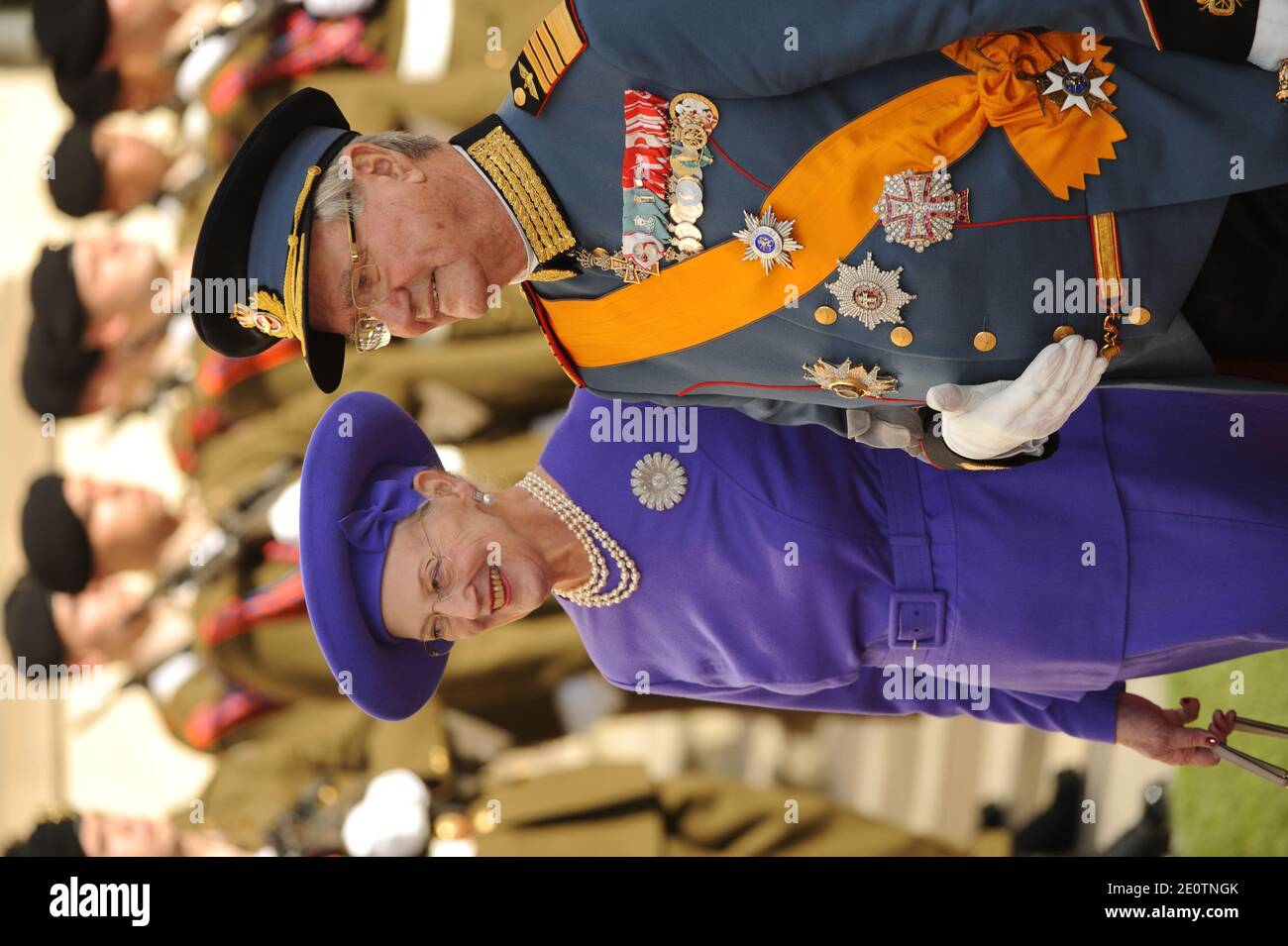 La reine Margrethe II du Danemark et le prince Consort Henrik du Danemark quittent la cathédrale notre-Dame de Luxembourg, à Luxembourg, le 20 octobre 2012, après la cérémonie de mariage du Grand-duc héréditaire Guillaume du Luxembourg et de la princesse Stéphanie du Luxembourg. Le Grand-duc héréditaire de Luxembourg, âgé de 30 ans, est le dernier prince héréditaire d'Europe à se marier, épousant sa mariée de 28 ans de la comtesse belge dans une somptueuse cérémonie de 2 jours. Photo de Thierry Orban/ABACAPRESS.COM Banque D'Images