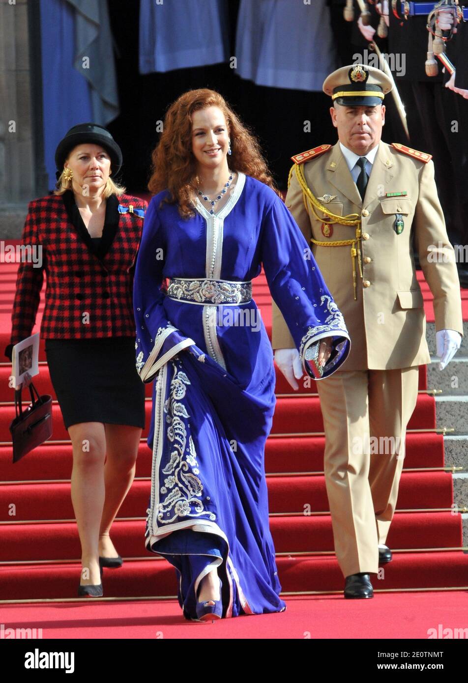La princesse Lalla Salma du Maroc le roi quitte la cathédrale notre-Dame de Luxembourg après leur cérémonie de mariage, à Luxembourg, le 20 octobre 2012. Le Grand-duc héréditaire de Luxembourg, âgé de 30 ans, est le dernier prince héréditaire d'Europe à se marier, épousant sa mariée de 28 ans de la comtesse belge dans une somptueuse cérémonie de 2 jours. Photo de Jeremy Charriau/ABACAPRESS.COM Banque D'Images