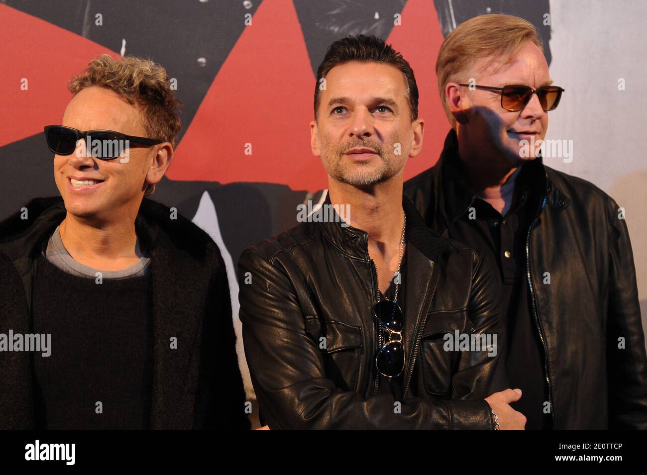 Le British Band Depeche mode (Dave Gahan, Martin Gore et Andy Fletcher) pose devant une conférence de presse pour annoncer leur tournée mondiale 2013, à Paris, en France, le 23 octobre 2012. Photo de Christophe Guibbbaud/ABACAPRESS.COM Banque D'Images