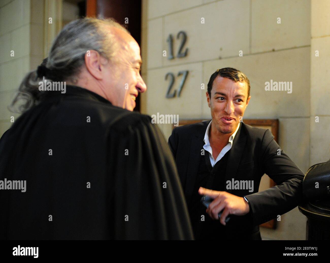 L'ancien avocat Karim Achoui Photographie au Palais de Justice de Paris, France, le 23 octobre 2012 avant qu'il ne soit jugé pour un abus de bien sociaux. Photo Mousse/ABACAPRESS.COM Banque D'Images L'ancien avocat Karim Achoui Photographie au Palais de Justice de Paris, France, le 23 octobre 2012 avant qu'il ne soit jugé pour un abus de bien sociaux. Photo Mousse/ABACAPRESS.COM Banque D'Images