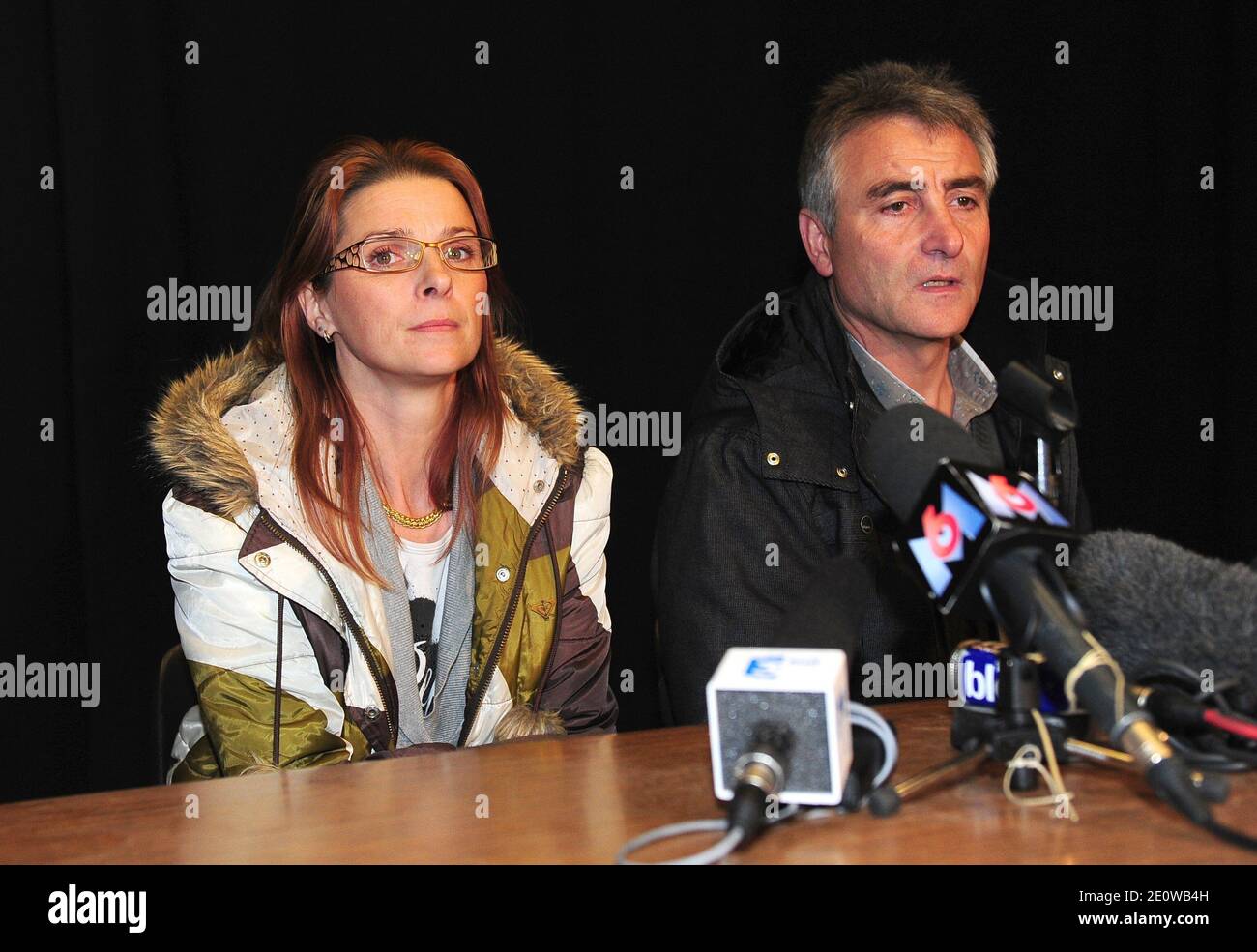 Les parents de Chloe Rodriguez, 15 ans, tiennent une conférence de presse à  Barjac, dans le sud de la France, le 17 novembre 2012. Chloe Rodriguez, qui  a disparu il y a