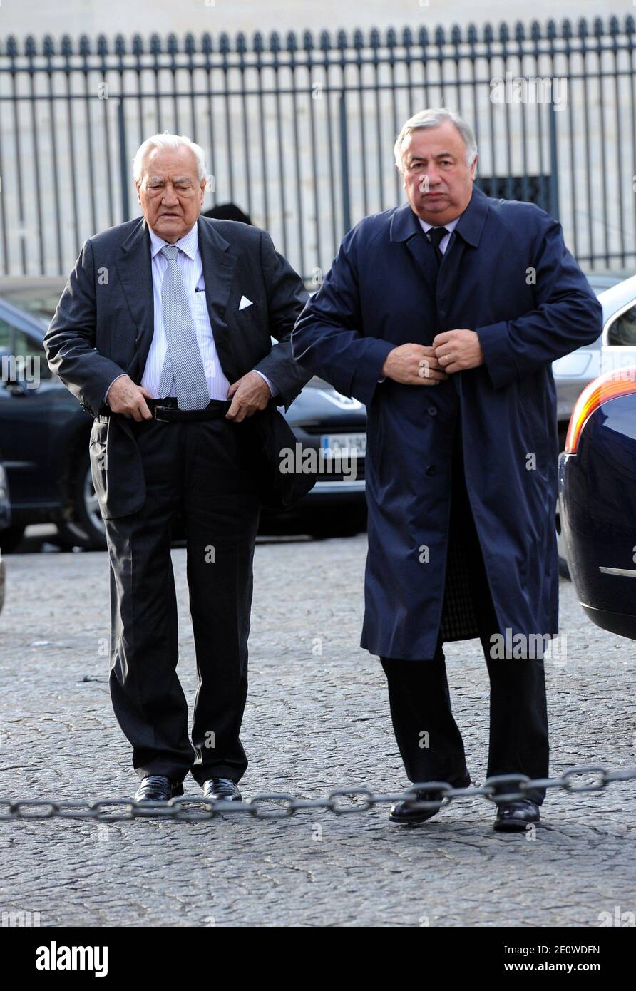 Christian Ponceland et Gerard Larcher assistent aux funérailles de Maurice Ulrich à l'église Saint-Etienne du Mont à Paris, France, le 20 novembre 2012. Photo par ABACAPRESS.COM Banque D'Images