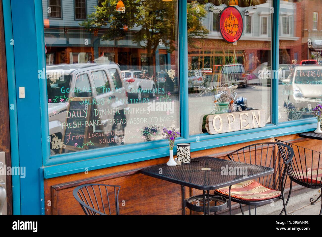 Un café dans la rue principale de Shelburne Falls Banque D'Images