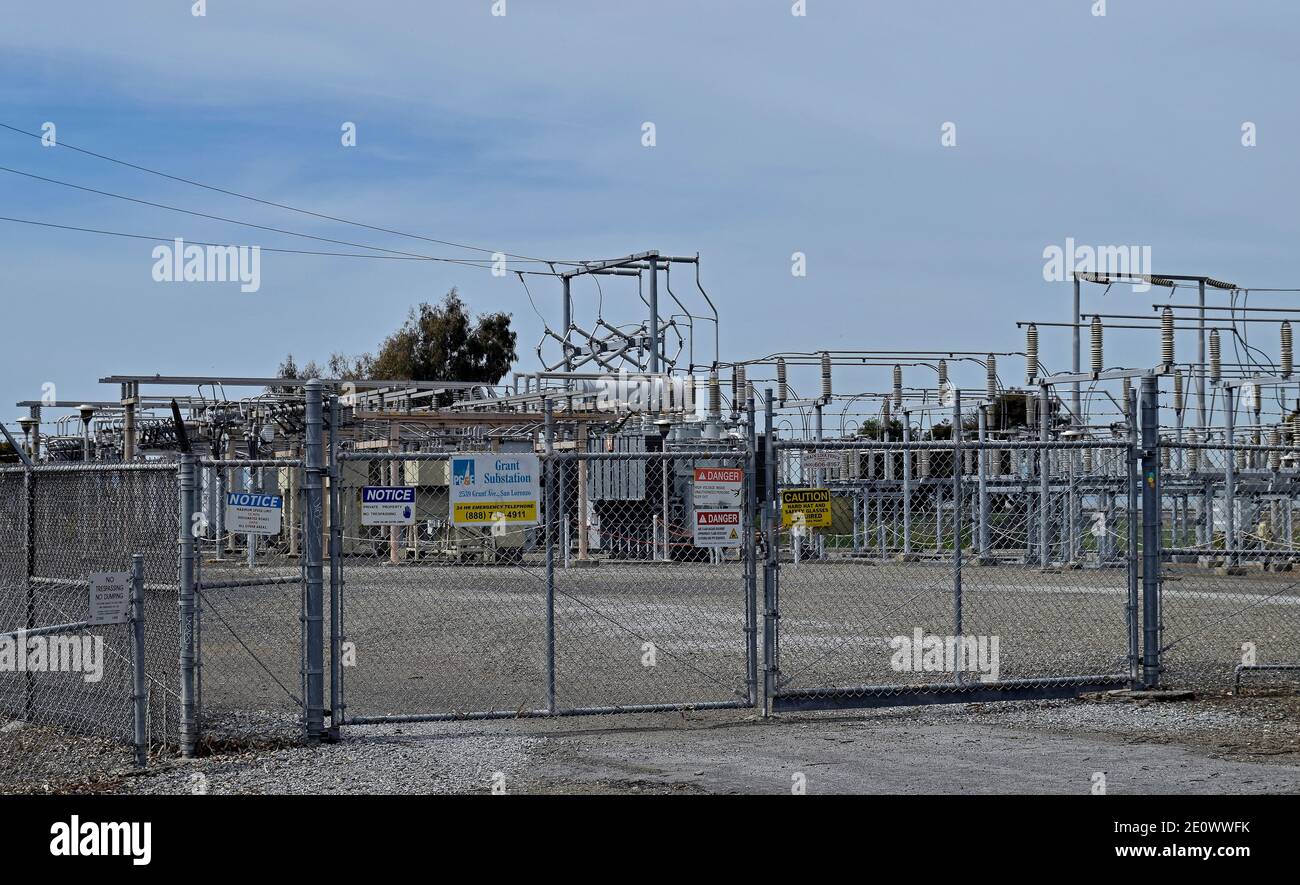 Electric power substation Banque de photographies et d’images à haute ...