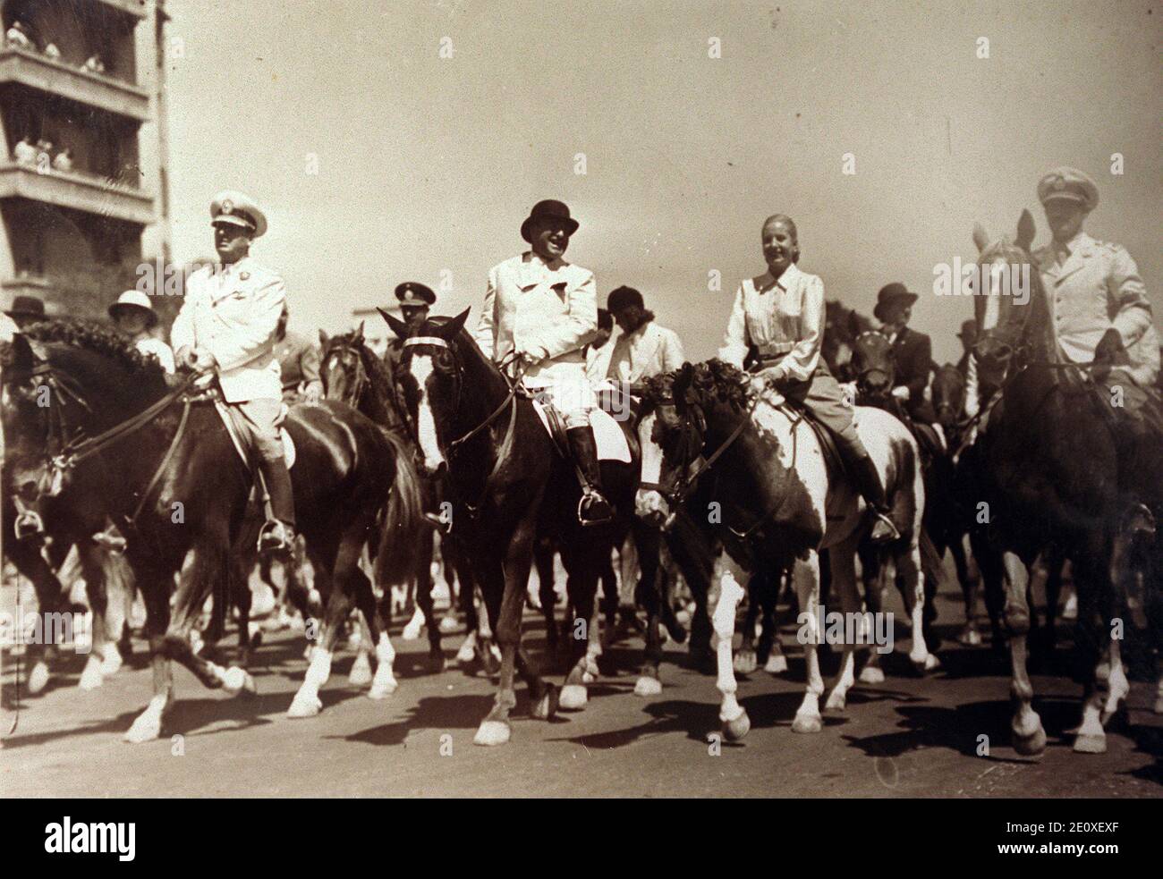 Juan Domingo Peron et sa femme, Eva Peron, à cheval Banque D'Images