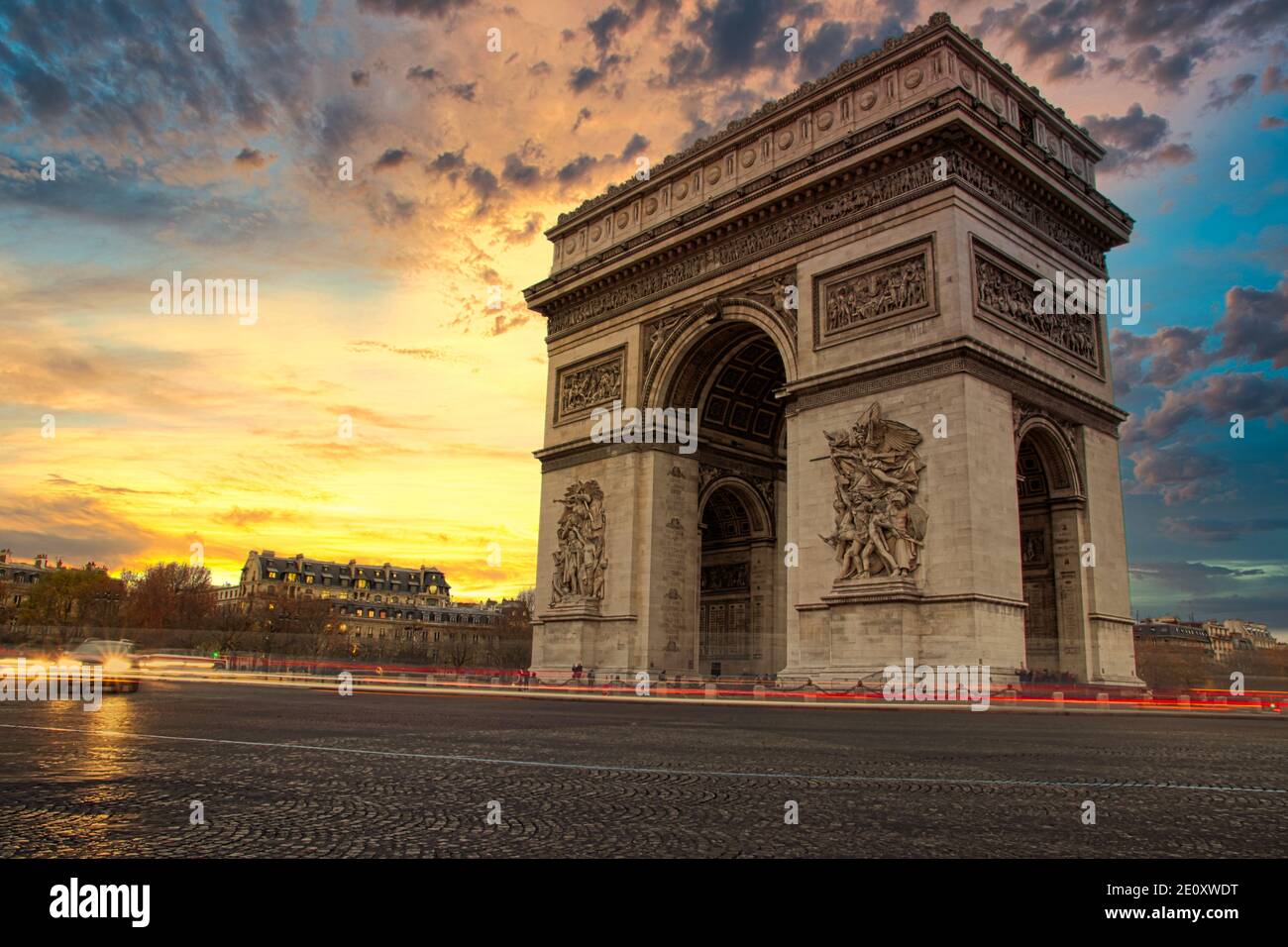 Vue sur le célèbre Arc de Triomphe de la place Charles de Gaulle à Paris, France Banque D'Images