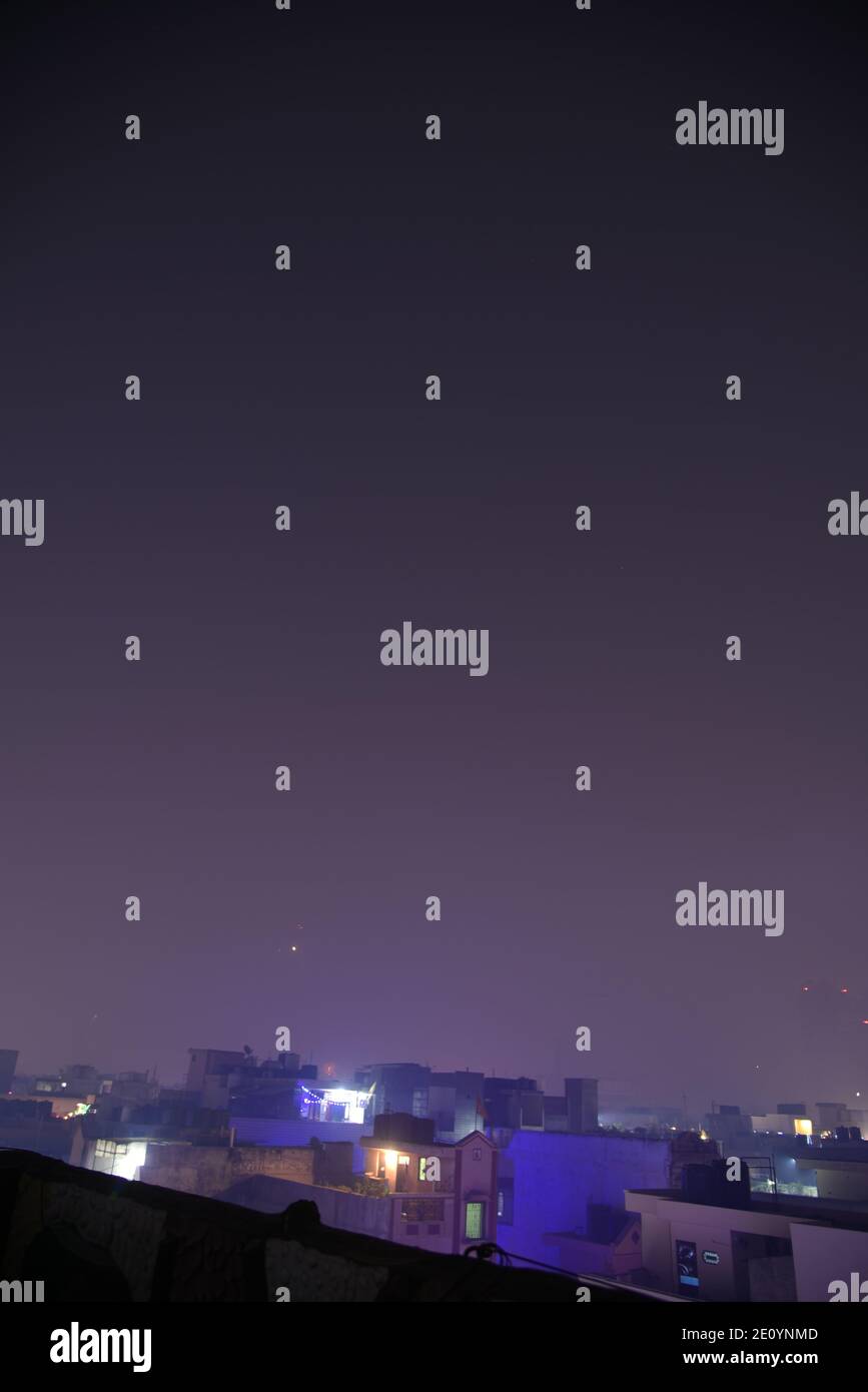 Feux d'artifice du ciel ciel ciel incroyable pendant la fête religieuse indienne de Diwali / Depawali à New Delhi, Inde Banque D'Images