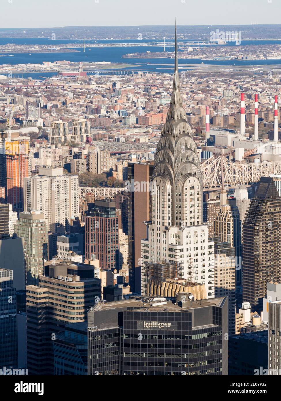 New York City, NY (États-Unis) - 16 novembre 2019 : vue de l'Empire State Building à l'édifice Chrysler avec l'East River en arrière-plan Banque D'Images