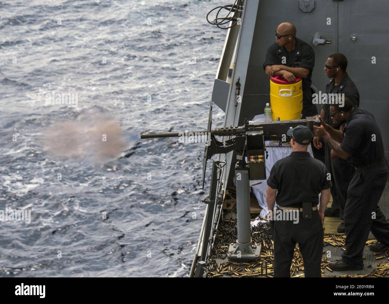 Exercice de qualification de feu vivant, USS John P. Murtha (LPD 26). Banque D'Images
