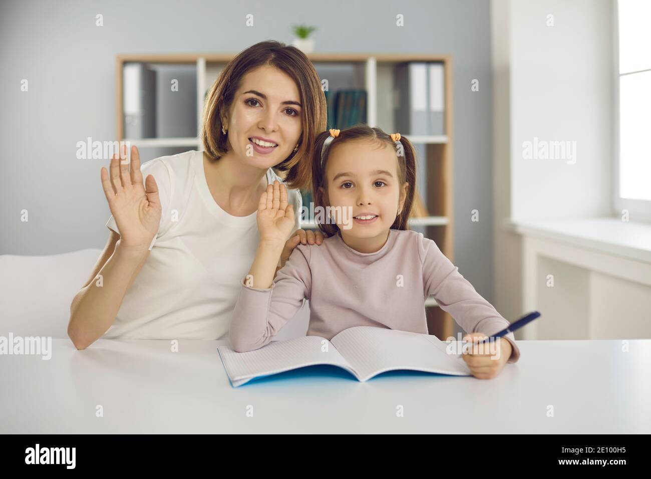 Éducation en ligne pour enfants, apprentissage en ligne, activités avec concept pour enfants Banque D'Images
