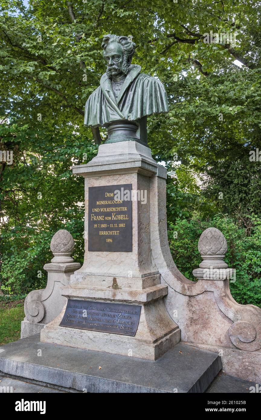 Monument à Franz von Kobell, minéralogiste et écrivain, Kobell-Wiese am Maximilianeum, Munich, haute-Bavière, Bavière, Allemagne, Europe Banque D'Images