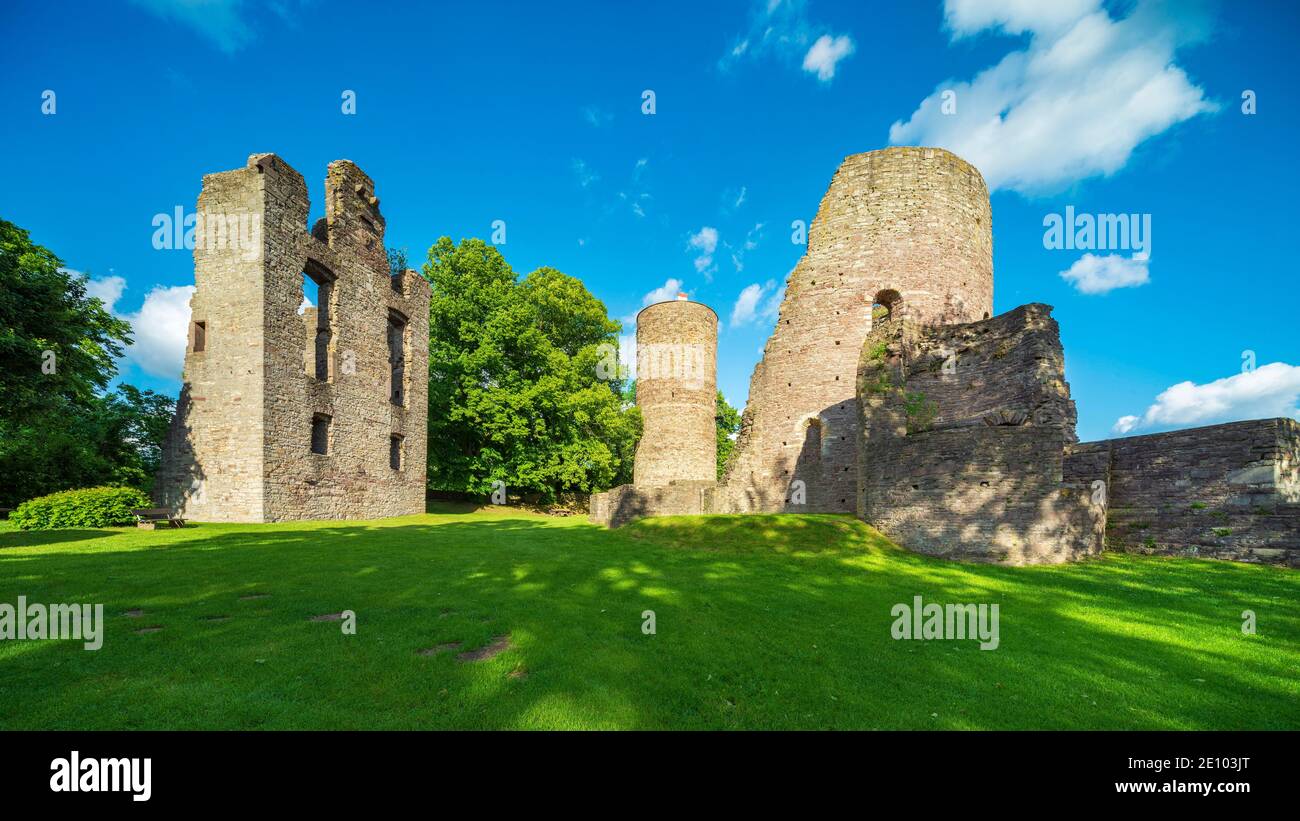 Château ruiné Krukenburg à Bad Karlshafen-Helmarshausen, Reinhardswald, Weserbergland, Hesse, Allemagne, Europe Banque D'Images
