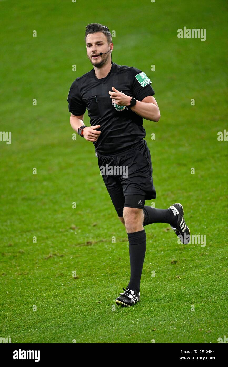 Arbitre Daniel Schlager, PreZero Arena, Sinsheim, Hoffenheim, Bade-Wurtemberg, Allemagne, Europe Banque D'Images