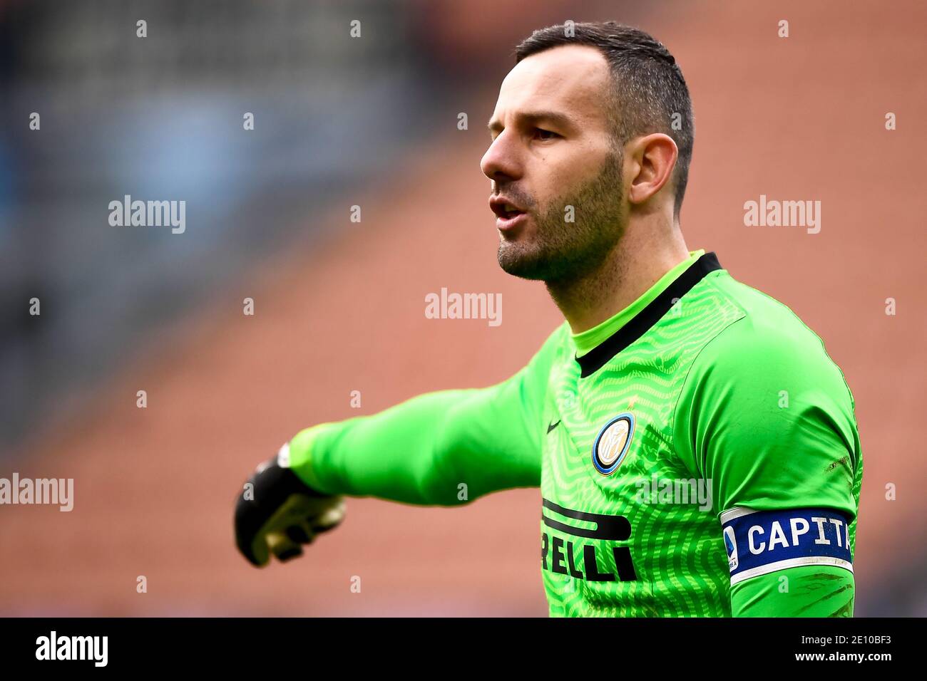 MILAN, ITALIE - 03 janvier 2021: Samir Handanovic du FC Internazionale gestes pendant la série UN match de football entre le FC Internazionale et le FC Crotone. (Photo de Nicolò Campo/Sipa USA) Banque D'Images