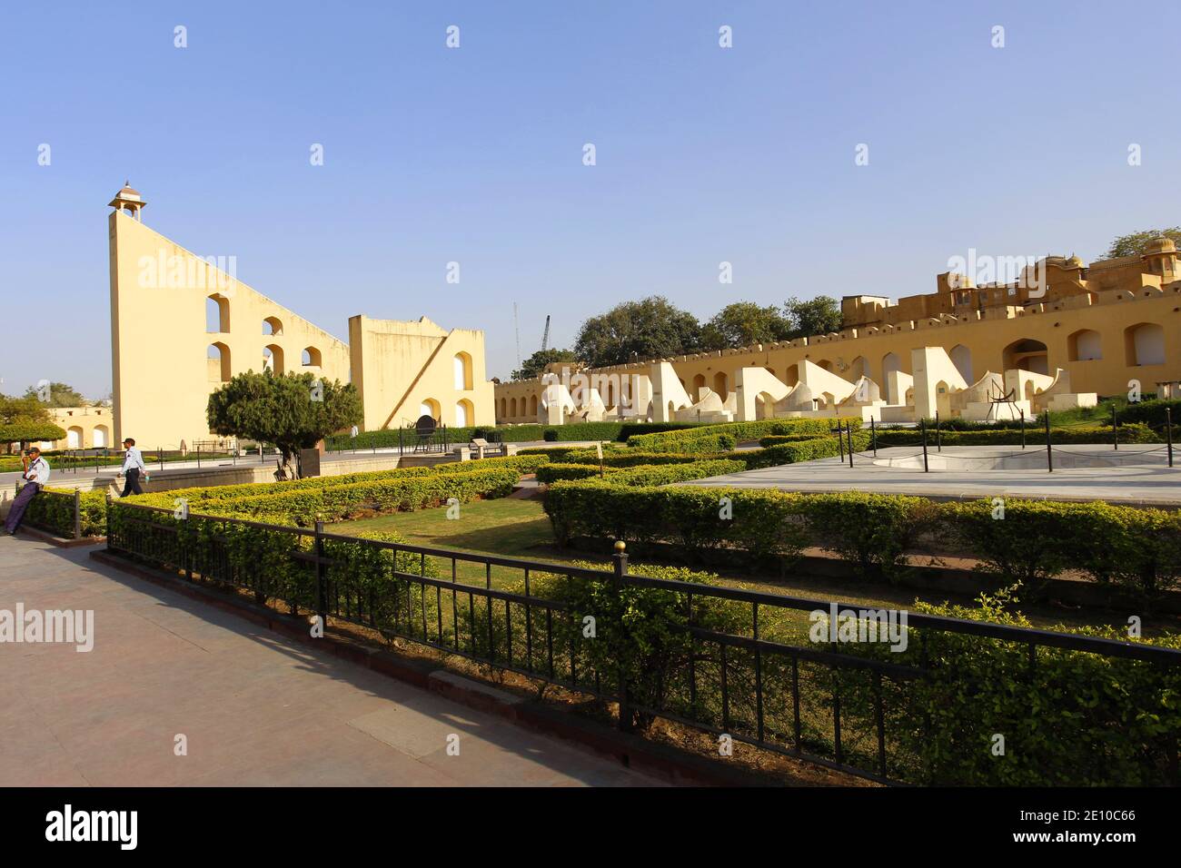 Instruments astronomiques à Jantar Mantar, Jaipur, Inde, construit par Sawai Jai Singh II, le fondateur de Jaipur, Rajasthan, terminé en 1734 Banque D'Images