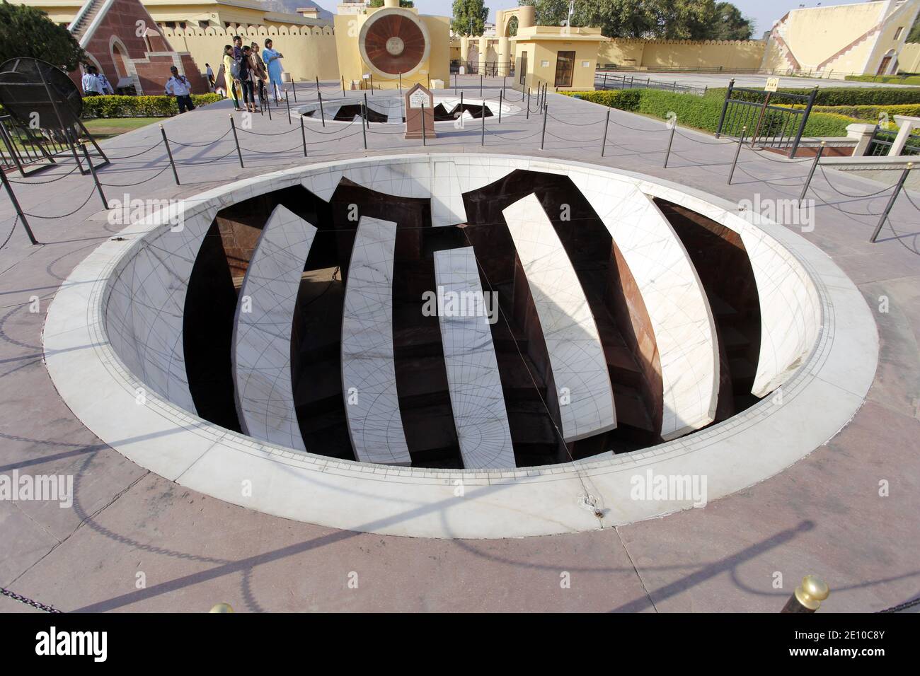 Jai Prakash Yantra; instrument anastronomique à Jantar Mantar, Jaipur, Inde, construit par Sawai Jai Singh II, le fondateur de Jaipur, Rajasthan, complet Banque D'Images