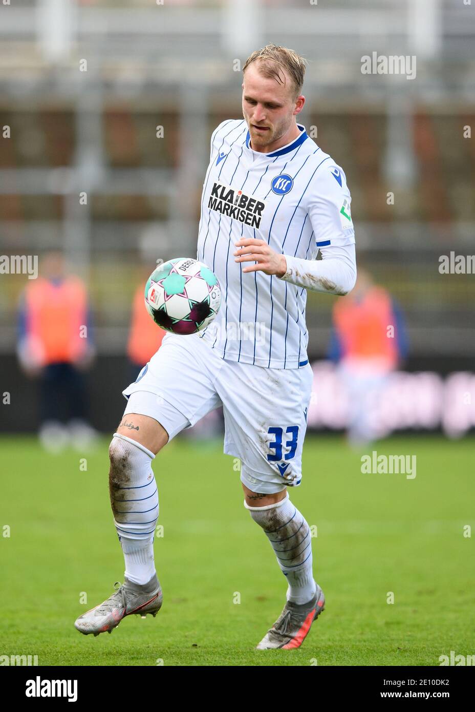 Wuerzburg, Allemagne. 02 janvier 2021. Philipp Hofmann (KSC) action individuelle, coupure. GES/football/2. Bundesliga: Kickers Wurzburg - Karlsruher Sport-Club, 02.01.2021 football: 2nd League: Kickers Wurzburg vs Karlsruher Sport-Club, Wuerzburg, 2 janvier 2021 | usage dans le monde crédit: dpa/Alay Live News Banque D'Images