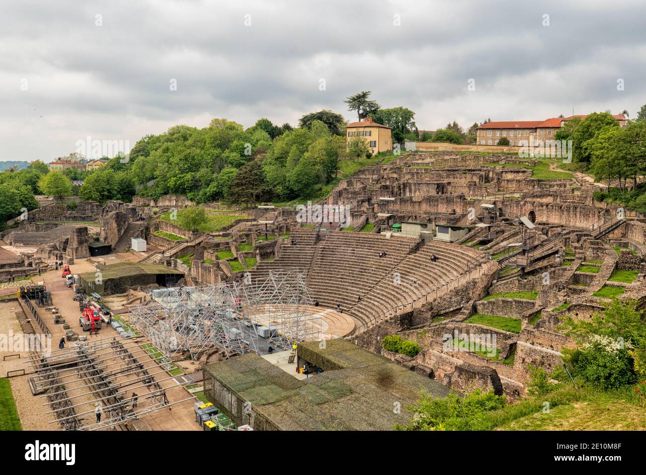 Le Grand Théâtre gallo romain et Odeon sur la colline de Fourvière à Lyon, France. Activité de construction pour une scène pour un grand spectacle. Banque D'Images