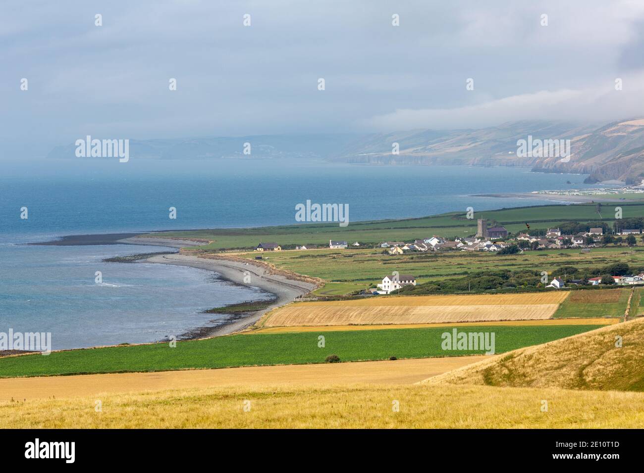Vue sur la baie de Cardigan, sur la côte galloise en direction de Llanon et Aberystwyth Banque D'Images