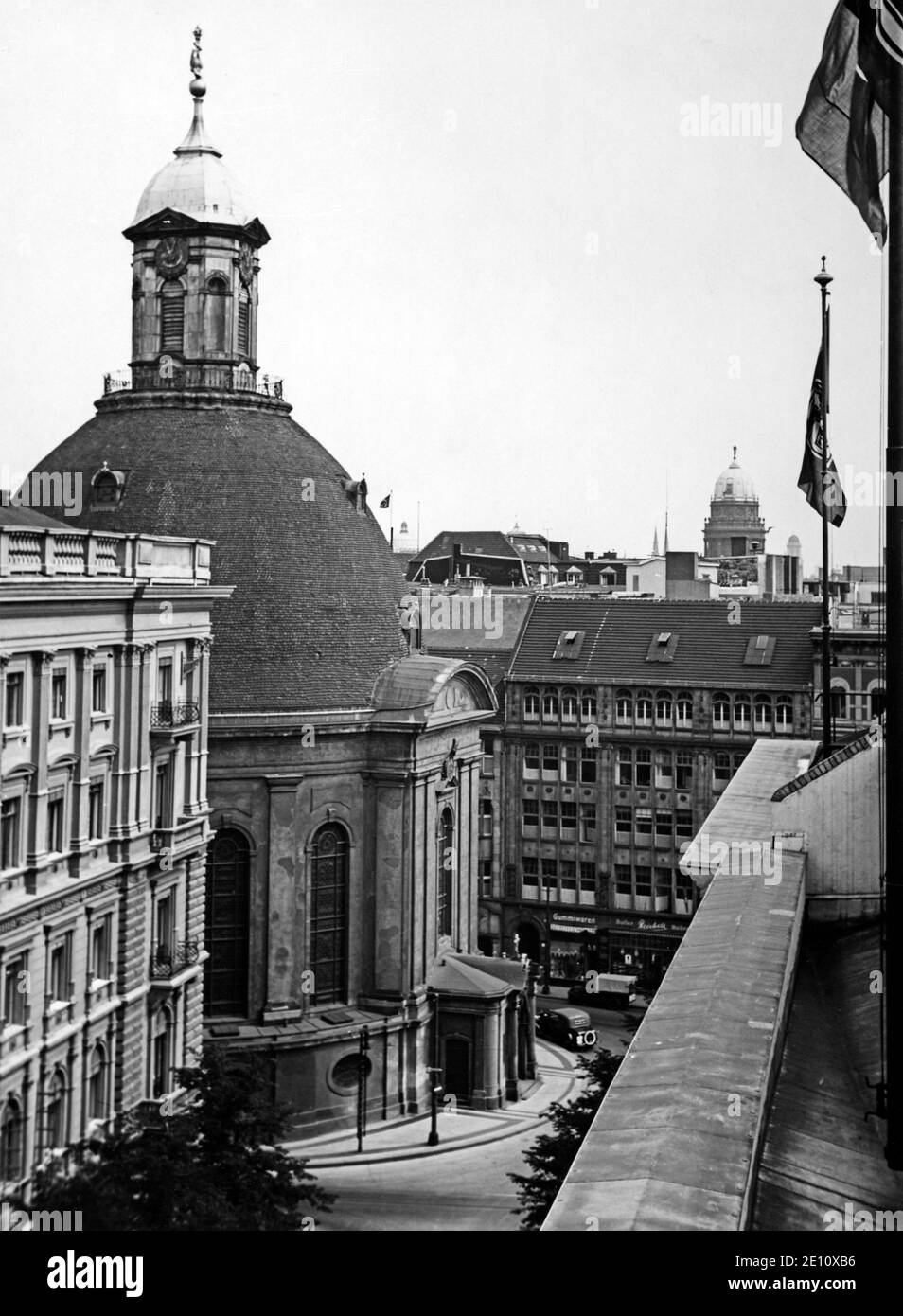 Trinity Church de derrière avec Kaiserhof, photographié du ministère des Finances, vers 1935, Berlin, Allemagne Banque D'Images