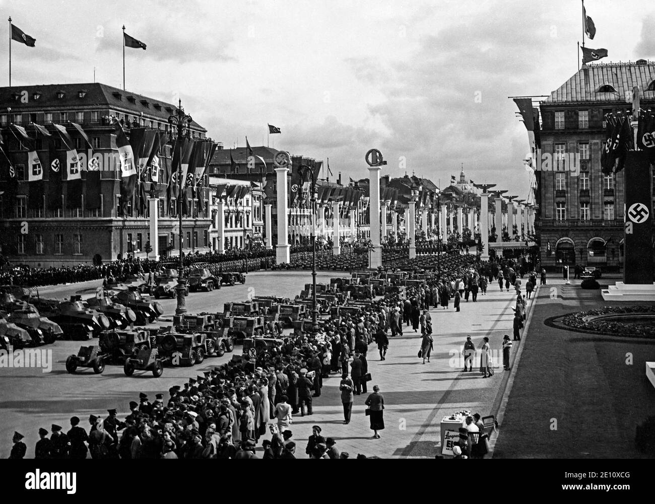 Rue Unter den Linden décorée, visite de Mussolini, septembre 1937, Berlin, Allemagne Banque D'Images